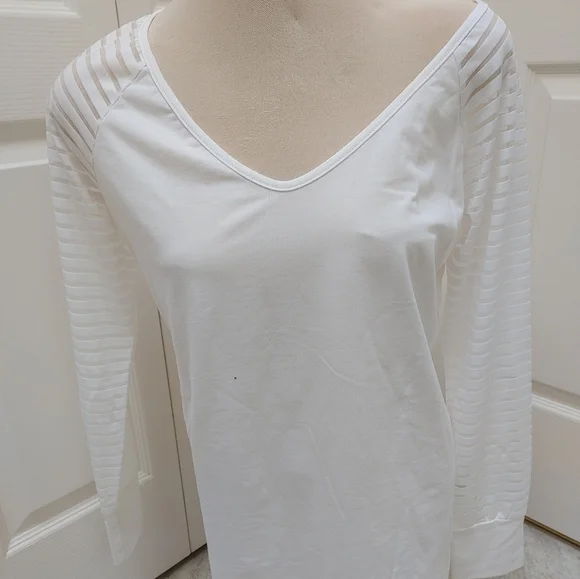 Pretty Amazon Top - Picture 1 of 6